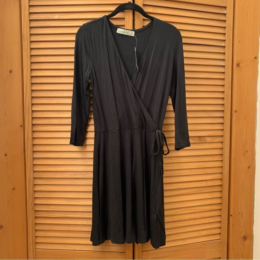 NWT Abercrombie & Fitch V Neck Black Dress Medium